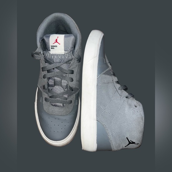 Jordan Series Mid Cool Gray Sneakers